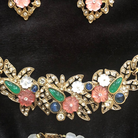 Spectacular retro 4 piece parure set. - Picture 3 of 5
